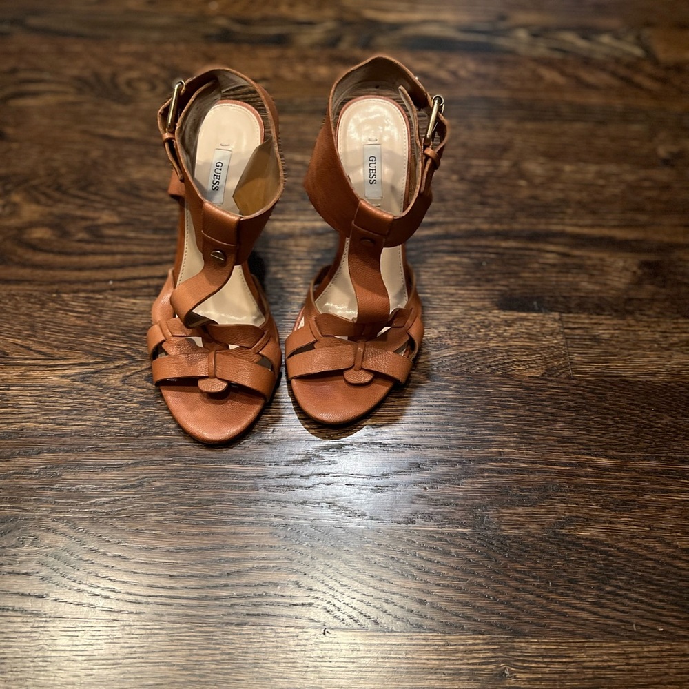 Super Cute GUESS brown leather strappy open toe sandals